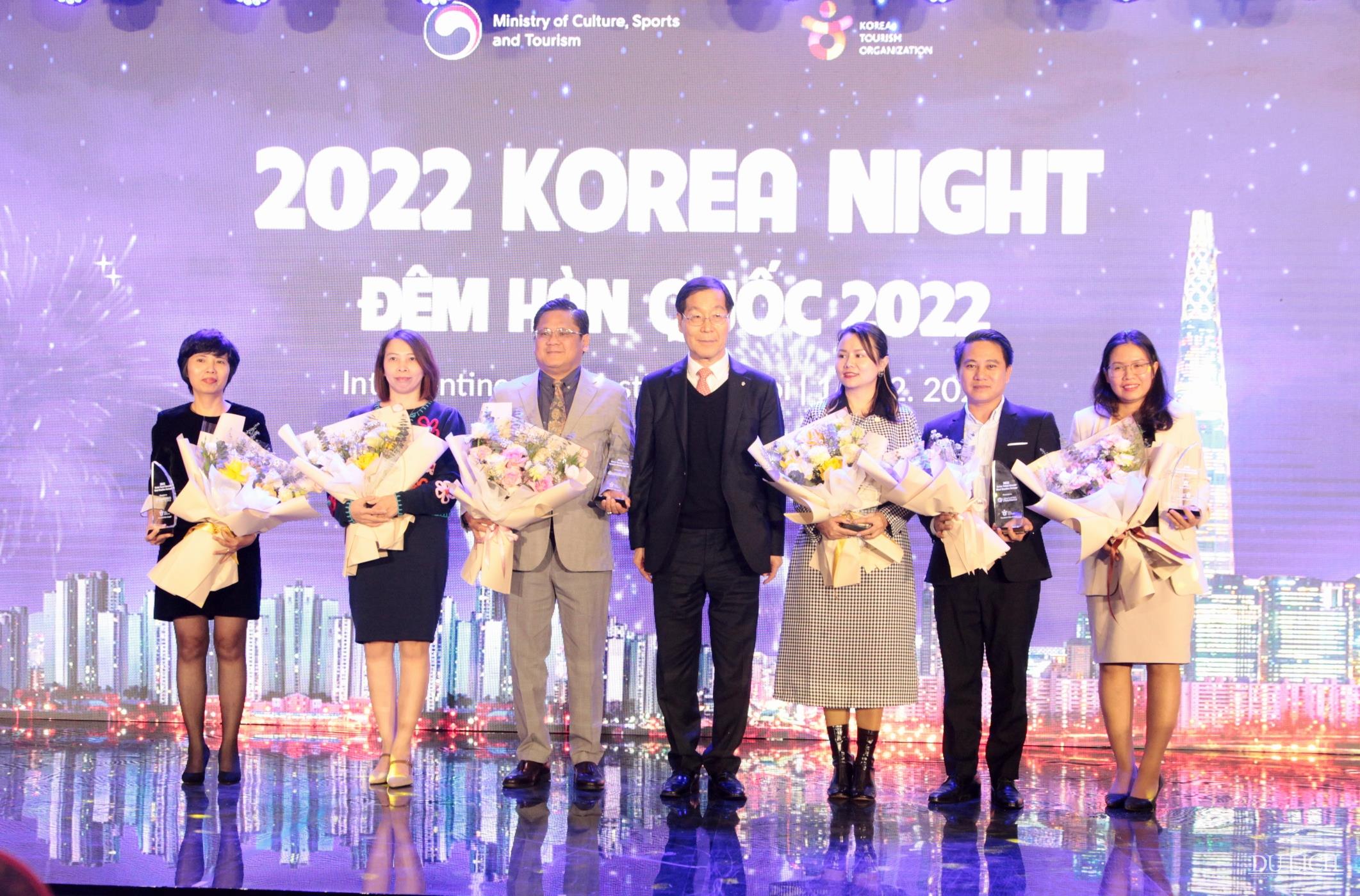 Trao giải cho các doanh nghiệp Việt Nam đóng góp ấn tượng cho du lịch Hàn Quốc năm 2022